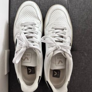 Veja Womens Sneakers